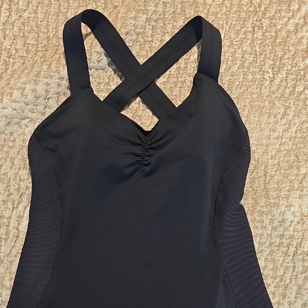 Lulu Black Women's Workout Tank Size 6